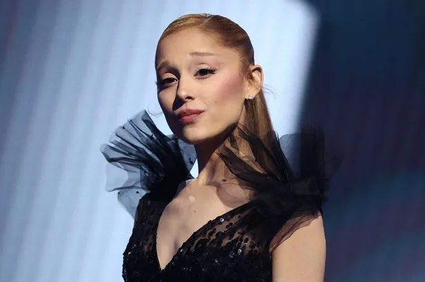 アリアナ・グランデ、ロンドン公演で“完全透明バッグ”義務化 持ち込み禁止ルールにファン困惑