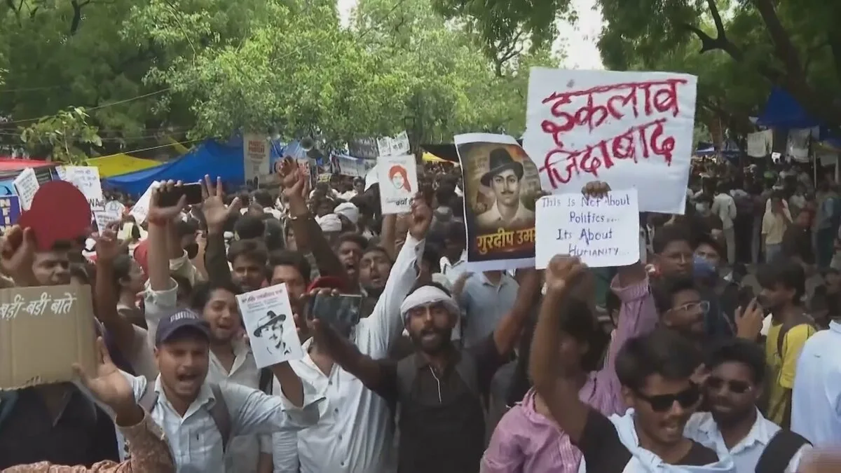 “ゴキブリ”が政権を揺るがす？インドで若者デモ激化、モディ首相が初対応
