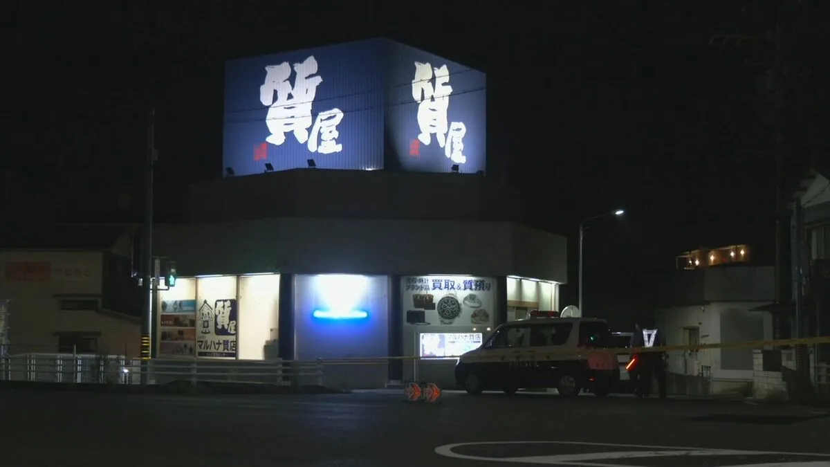 営業中の質店に目出し帽の男4人組、金属棒でショーケース破壊し宝飾品を強奪