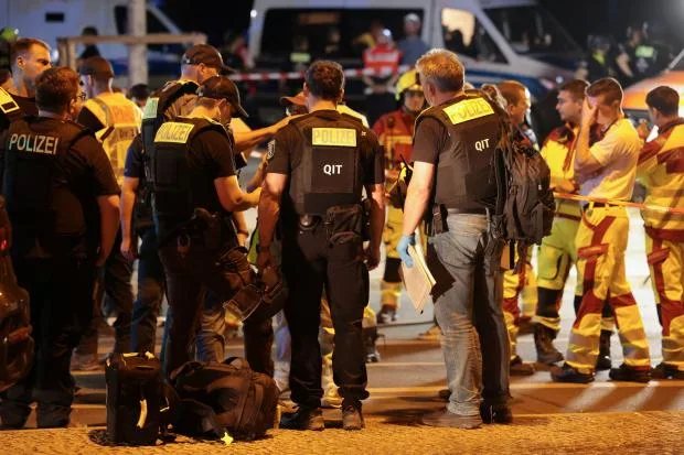ベルリン公園、車突入で1人死亡14人負傷 性的少数者イベント会場が標的に
