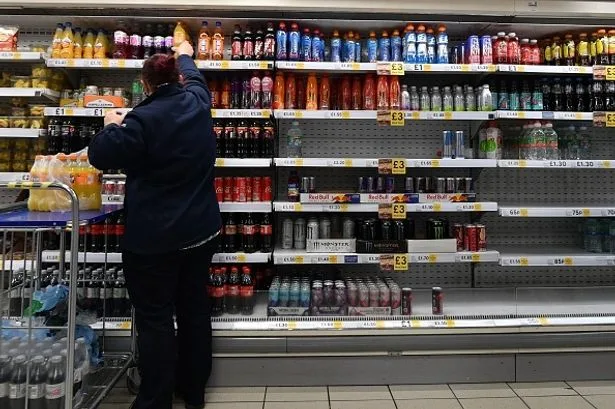 【賛否】英スーパーの新スナックに客殺到「革命だ」の声の一方で…