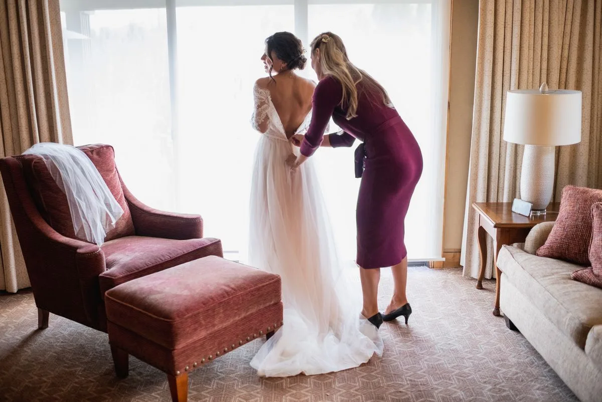 結婚式でドレスのジッパーが壊れた→銀行と2年バトルした花嫁の話