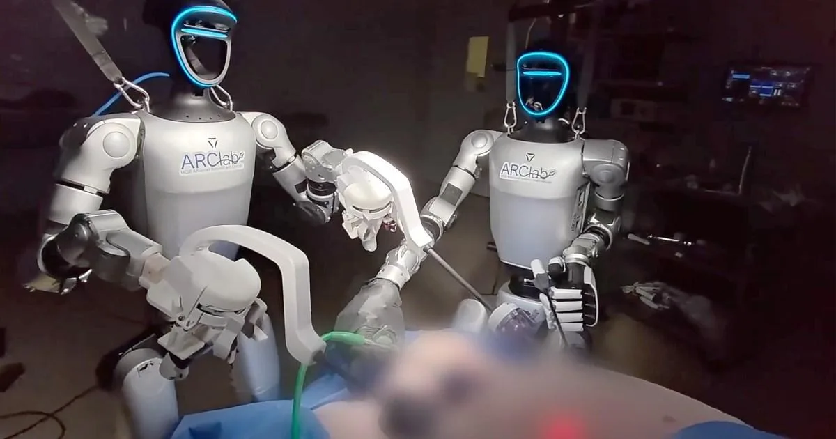 ロボット外科医が世界初の手術成功！身長150cm・体重27kgの「Surgie」が胆のう摘出